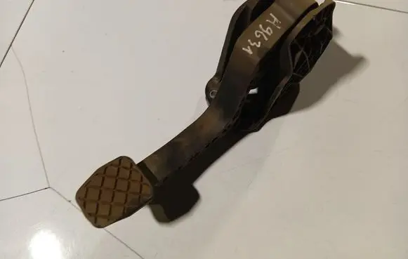 Volkswagen PASSAT B6 Clutch pedal 3C1721059AA
