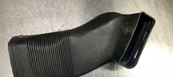 Audi A6 S6 C5 4B Air intake hose/pipe 8D0129617E