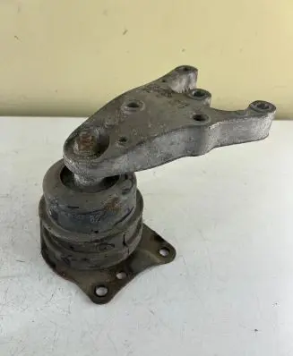 Skoda Fabia Mk2 (5J) Engine mount bracket 600199262