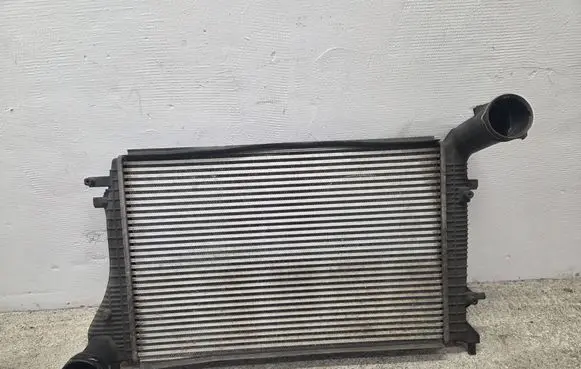 Volkswagen Caddy Intercooler radiator 1K0145803H