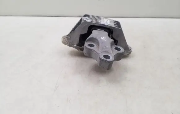 Opel Astra J Engine mounting bracket 13248549