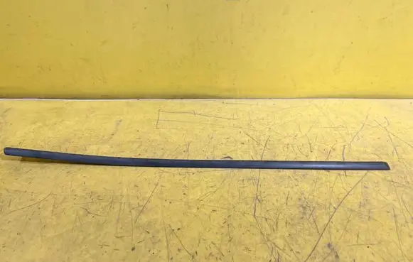 Skoda Fabia Mk1 (6Y) Front door trim (molding) 6Y0853516