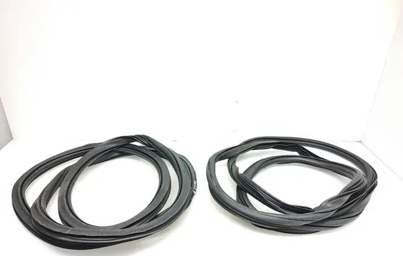 Audi A4 S4 B9 Front door rubber seal 8W0831721