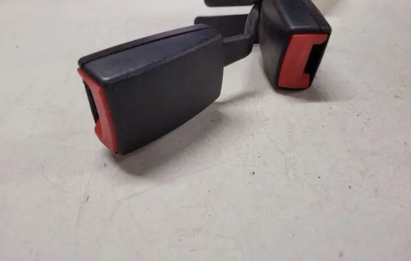 Audi A6 S6 C5 4B Middle seatbelt buckle (rear) 8D0857739D01C