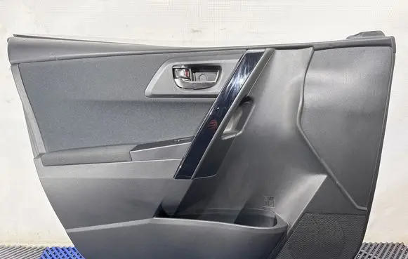 Toyota Auris E180 Front door card panel trim