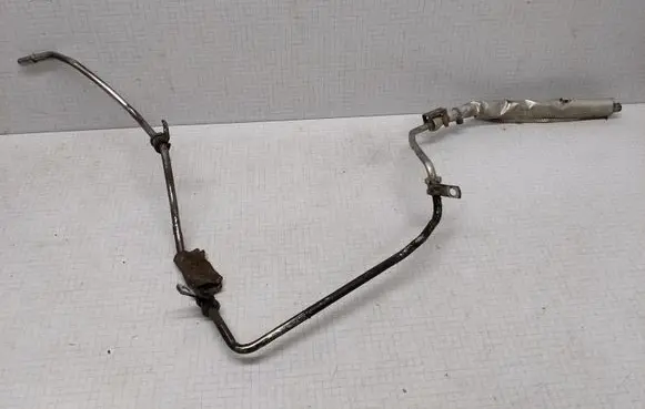 Volvo V70 Fuel line pipe