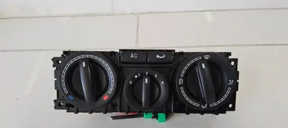 Volkswagen Transporter - Caravelle T5 Climate control unit 7H0820045AJ 1631K30 E020608