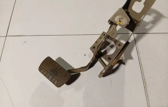 Chevrolet Captiva Brake pedal 