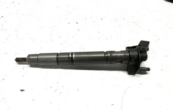 Audi A4 S4 B8 8K Fuel injector 059130277CD