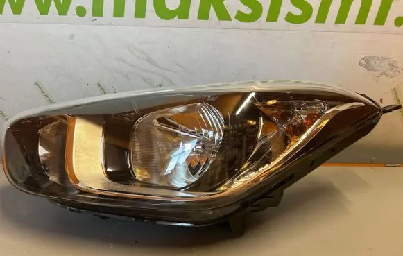 Hyundai i20 Active Headlight/headlamp 921011J5