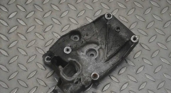 Citroen C4 II A/C compressor mount bracket 9823598480