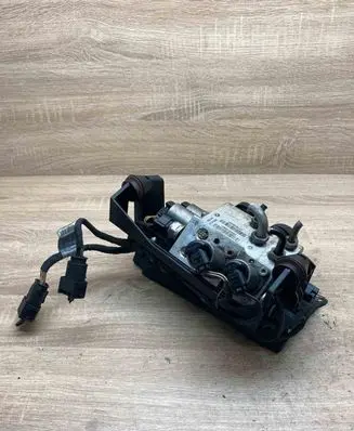 BMW 5 E60 E61 Air suspension compressor 6781488