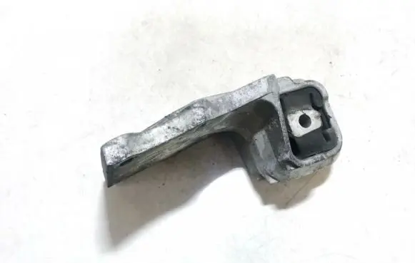 Opel Sintra Engine mount bracket