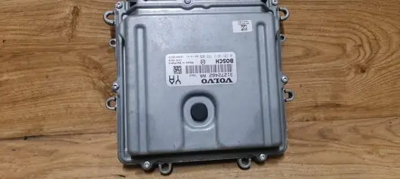 Volvo V70 Engine control unit/module 31272462