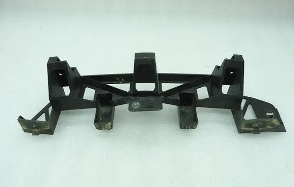 Opel Zafira B Front bumper mounting bracket 13125001