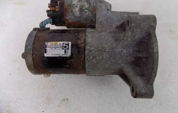 Opel Vivaro Starter motor 9827008580