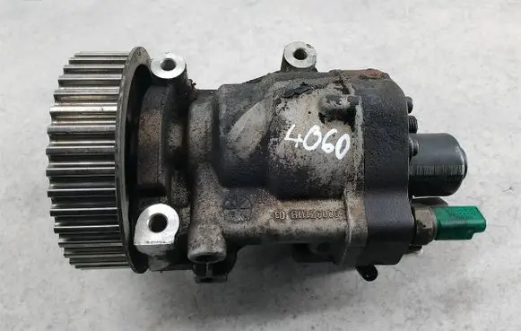 Renault Clio III Fuel injection high pressure pump 9303Z111B