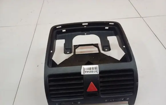 Volkswagen Golf V Dash center air vent grill 1K0819735C