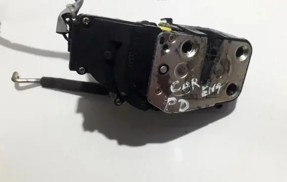 KIA Carens I Front door lock