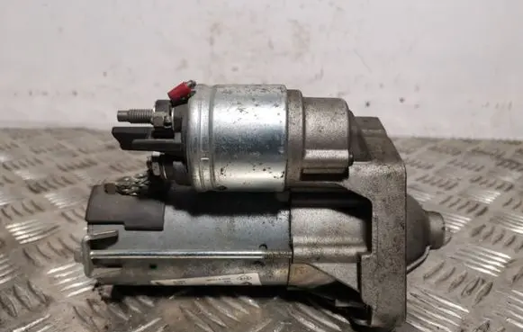 Dacia Duster Starter motor 233003329R