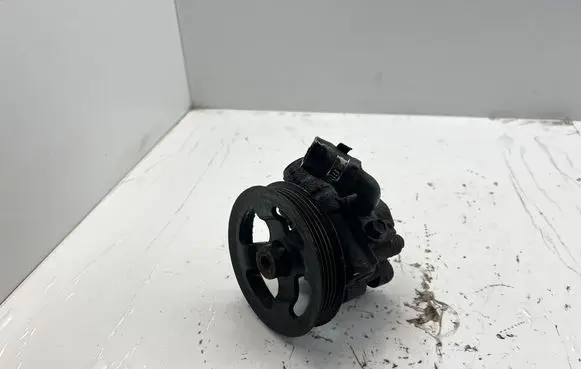 Toyota Avensis T250 Power steering pump 