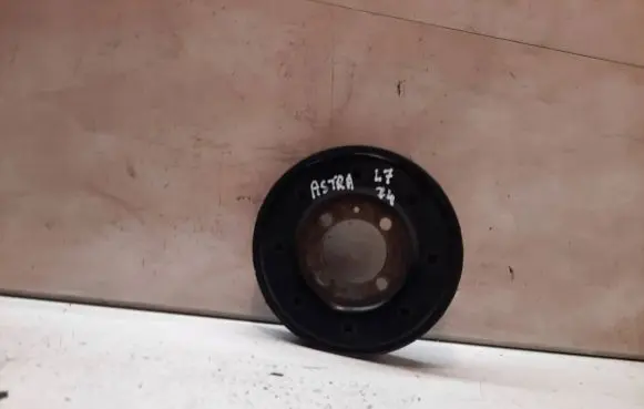 Opel Astra H Crankshaft pulley 