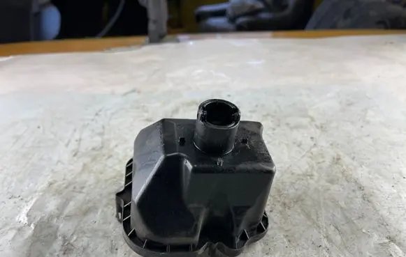 Jaguar XJ X351 Oil breather separator 9X2Q6C714DA