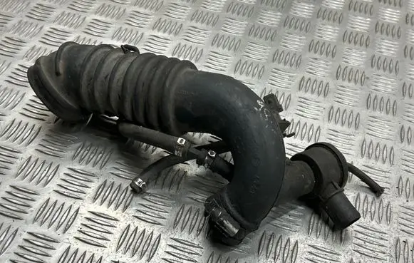 Audi A4 S4 B5 8D Air intake hose/pipe 058133356