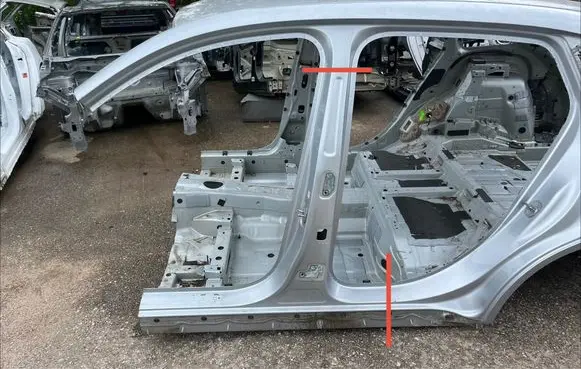 Mercedes-Benz EQC Pillar (middle)