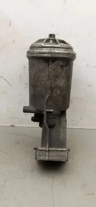 Oil filter mounting bracket