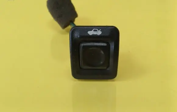 Tailgate opening switch