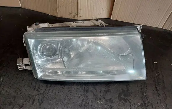 Skoda Octavia Mk1 (1U) Headlight/headlamp 1U1941016E