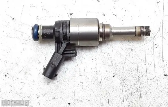 Audi A3 S3 8P Fuel injector