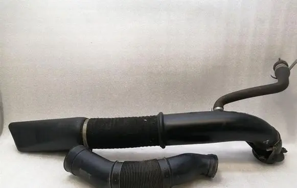 Mercedes-Benz G W461 W463 1st Gen Air intake hose/pipe A4630940111