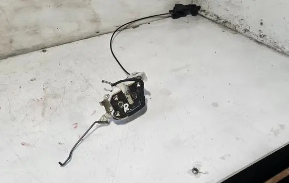 Toyota Yaris Front door lock EL2FR