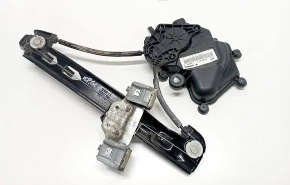 Rear window lifting mechanism without motor