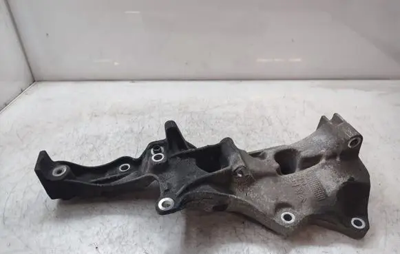 Peugeot 508 RXH Generator/alternator bracket 