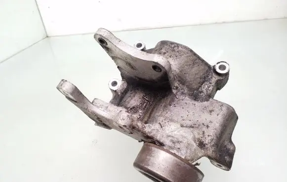 KIA Carens II Generator/alternator bracket 