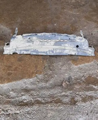 Volvo V70 Front bumper skid plate/under tray 09151896