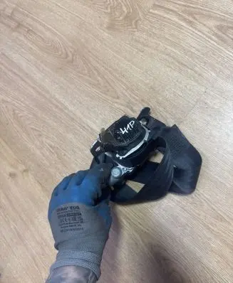 Volvo S60 Middle seatbelt (rear) 04243 040090 1000069