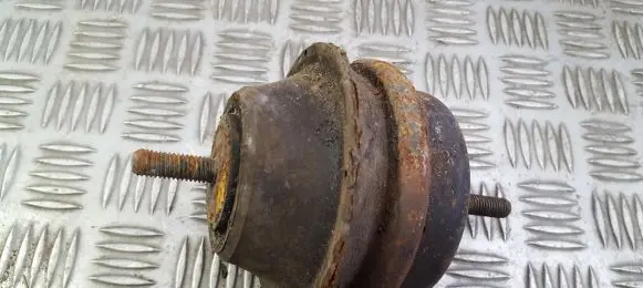 Ford Scorpio Engine mount bracket