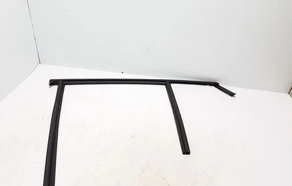 Volvo C40 Rubber seal rear door 32274530