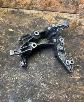 Peugeot 308 Engine mounting bracket 9804121180