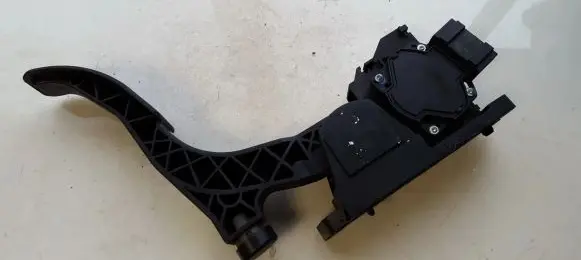 Volkswagen Golf IV Accelerator throttle pedal 0281002344 1J1723503T
