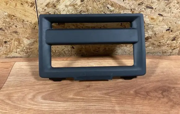 Volvo V50 Radio/GPS head unit trim 8650694 W08686 7690598