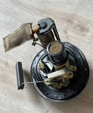 Toyota Avensis T220 In-tank fuel pump