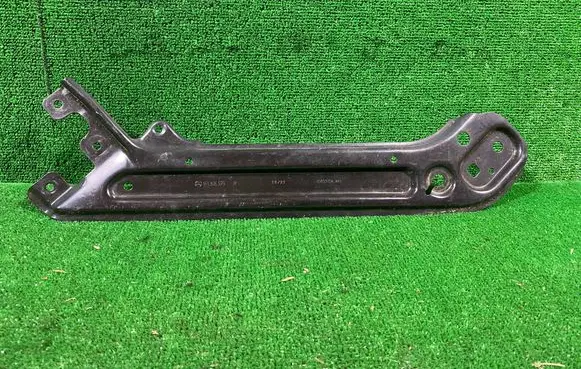 Skoda Octavia Mk4 Headlight/headlamp mounting bracket 5E3806929