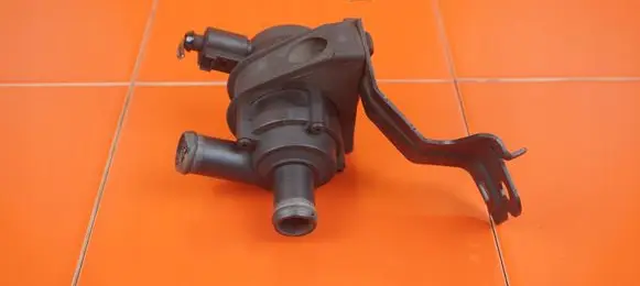 Volkswagen Scirocco Water pump 1K0121093BH CAW
