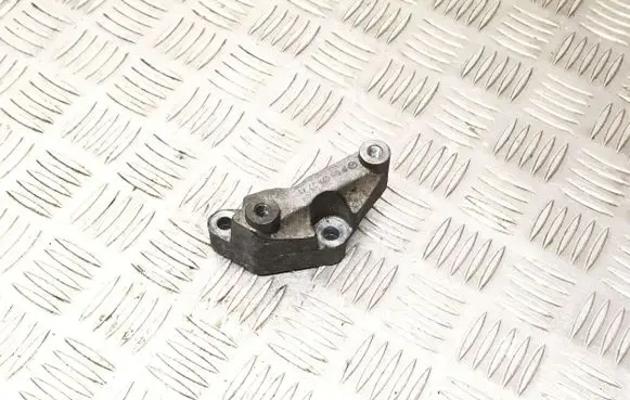 Engine mounting bracket