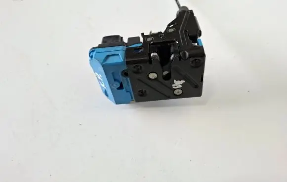 Volvo S60 Front door lock 30663040 8663859
